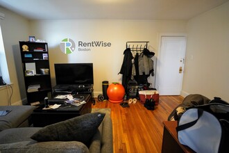 433 A Broadway, Unit 54 in Medford, MA - Building Photo - Building Photo