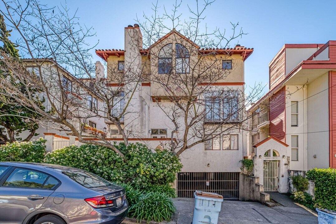 2578 Virginia St in Berkeley, CA - Building Photo