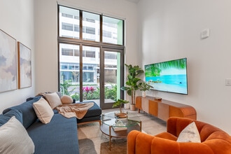 The Tropic in Hollywood, FL - Building Photo - Interior Photo