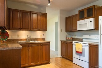 9071 Wrenwood Ln in St. Louis, MO - Building Photo - Building Photo