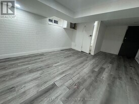 1309 Dupont St in Toronto, ON - Building Photo