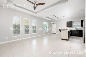 204 Teak Dr, Unit 4 in Edinburg, TX - Foto de edificio - Building Photo