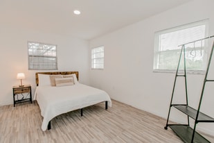 5196 Lescot Ln in Orlando, FL - Building Photo