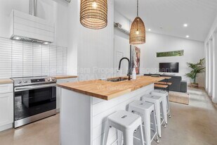 581 Hazel St in St. Augustine, FL - Building Photo