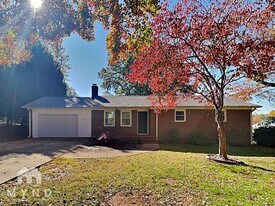 139 Edgeway Rd in Mooresville, NC - Building Photo