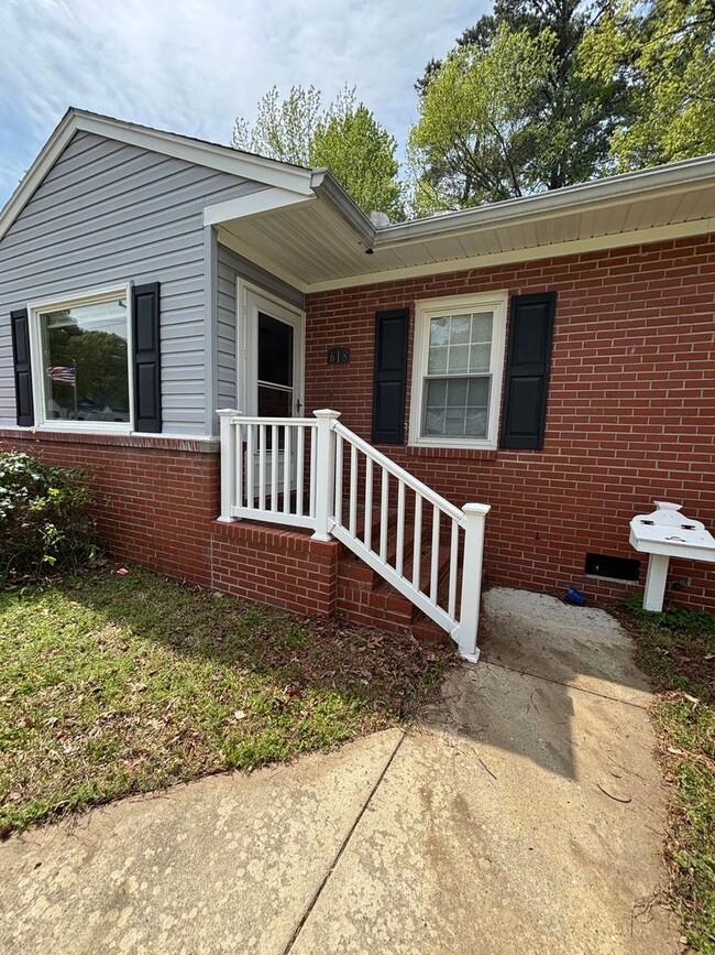 618 Sun Ct in Newport News, VA - Building Photo - Building Photo