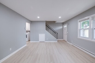 151 Seaside Ave in Stamford, CT - Building Photo - Building Photo