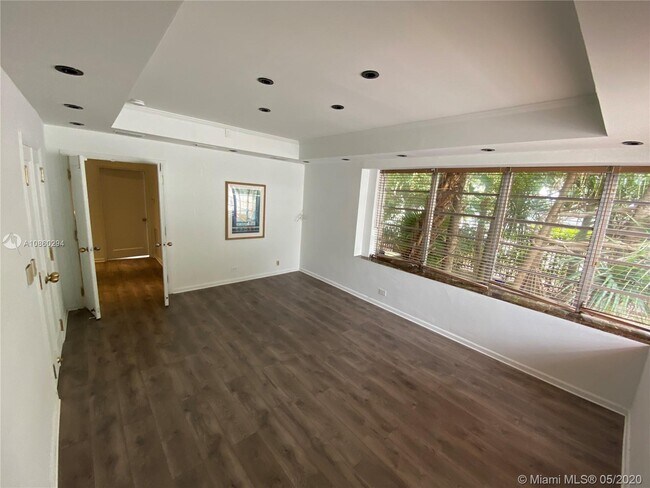 742 12th St-Unit -1 in Miami Beach, FL - Building Photo - Building Photo