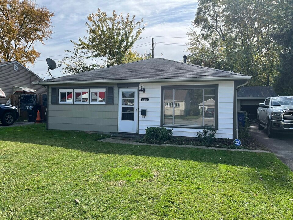 12201 Summerland Ave in Cleveland, OH - Building Photo