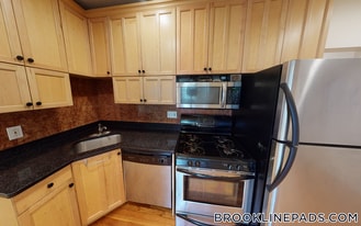 73 Thatcher St in Brookline, MA - Building Photo