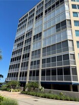 435 Dockside Dr in Naples, FL - Building Photo