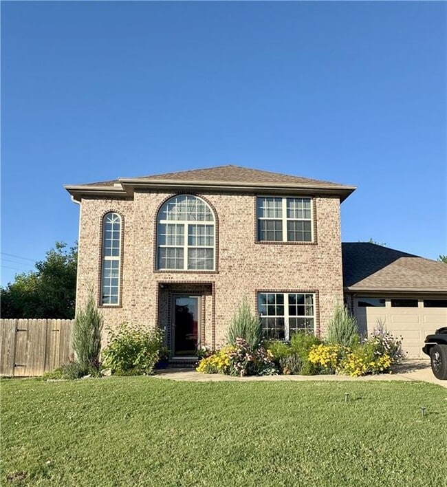 property at 1905 W Countryside Ln