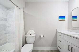 583 Beachwalk Cir in Naples, FL - Building Photo - Building Photo