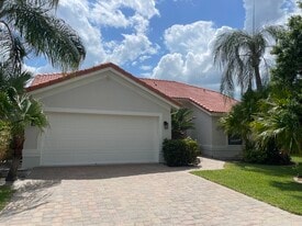 22076 Seashore Cir in Estero, FL - Building Photo