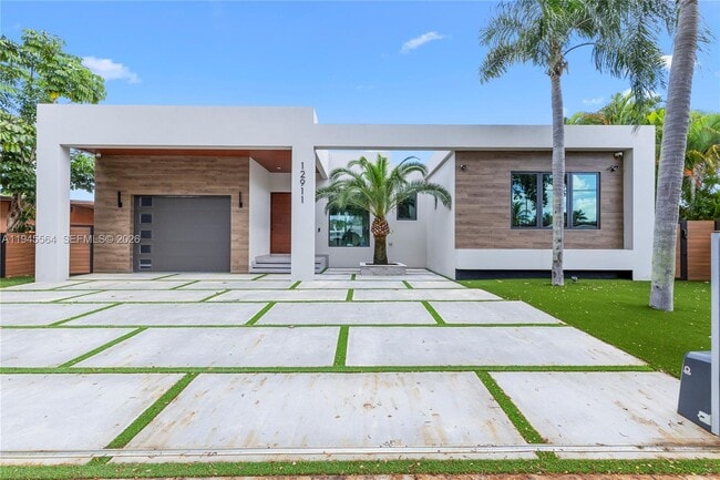 12911 Oleander Rd in North Miami, FL - Building Photo - Building Photo