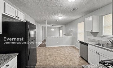 2410 Lafortune Dr in Decatur, GA - Foto de edificio - Building Photo