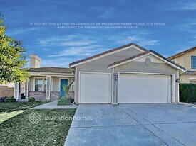 32017 Cottage Glen Dr in Lake Elsinore, CA - Building Photo