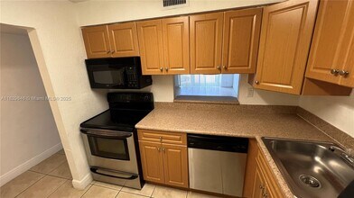 5201 Geneva Ct in Doral, FL - Building Photo - Building Photo