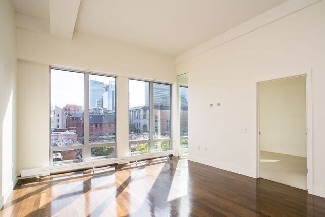 360 Newbury St, Unit 408 in Boston, MA - Building Photo - Building Photo