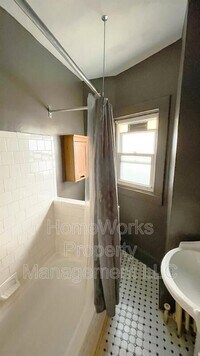 522 E 38th St photo'