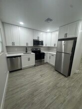 2590 Hayden Dr in Palm Springs, FL - Building Photo - Building Photo