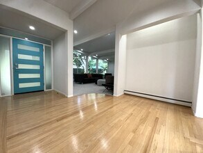 2217 Greer Rd in Palo Alto, CA - Building Photo - Building Photo