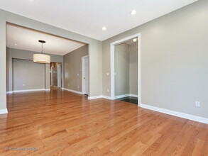2215 W Addison St in Chicago, IL - Building Photo - Building Photo