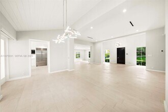 4380 Lake Rd in Miami, FL - Building Photo - Building Photo