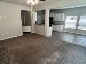 303 Woodhaven Dr in West Columbia, TX - Building Photo - Building Photo