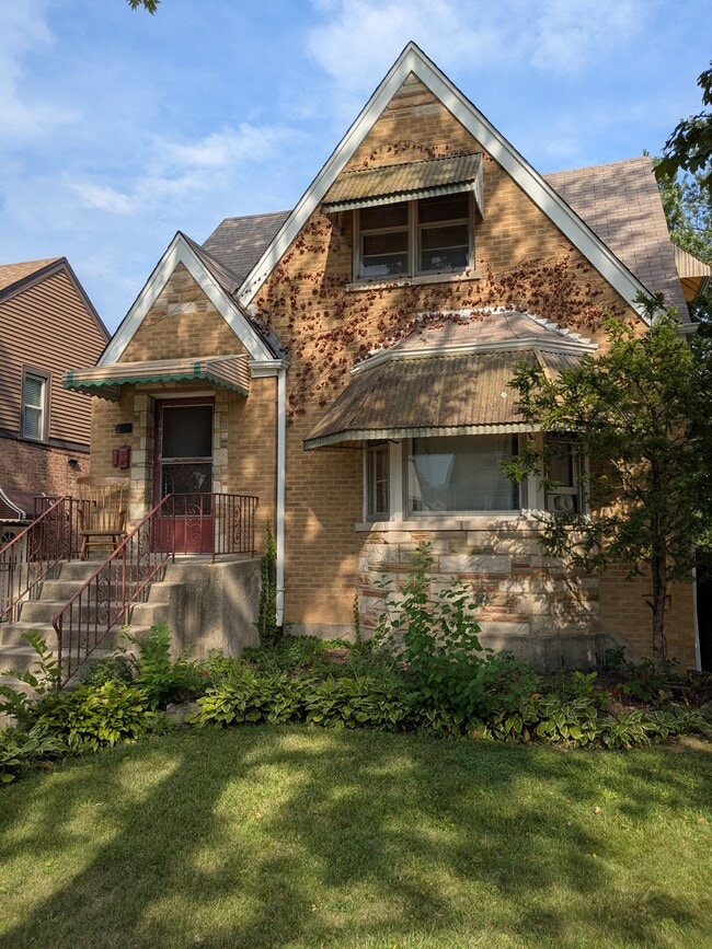 2345 N Rutherford Ave, Unit FL #2