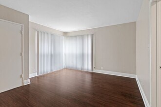 201-209 E 12th Street in Long Beach, CA - Building Photo - Interior Photo
