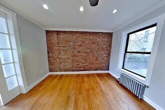 326 E 100th St in New York, NY - Building Photo - Building Photo