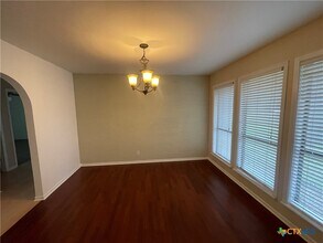 218 Navajo Dr in Victoria, TX - Building Photo - Building Photo