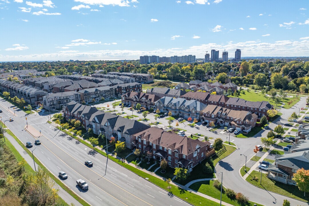 54 Beer Cres in Ajax, ON - Building Photo