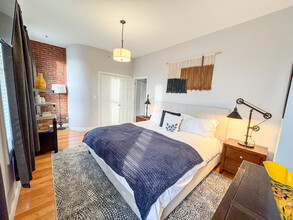 7 Harvard Sq, Unit 3B in Brookline, MA - Foto de edificio - Building Photo