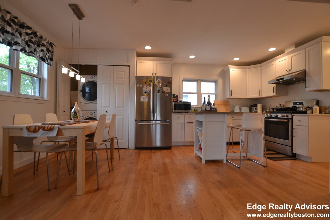 141 Nottinghill Rd in Boston, MA - Building Photo