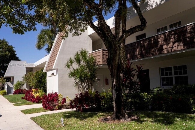 4017 N Cypress Dr in Pompano Beach, FL - Building Photo - Building Photo