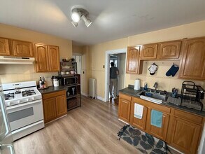 83 Euston Rd, Unit 1 in Boston, MA - Foto de edificio - Building Photo