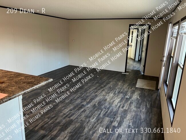 209 Dean Dr in New Kensington, PA - Building Photo - Building Photo