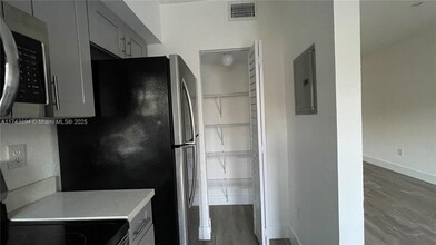 425 NW 84th Terrace in Miami, FL - Building Photo - Building Photo