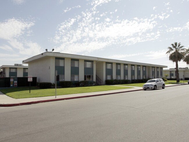 North Park Apartments in Bakersfield, CA - Foto de edificio - Building Photo