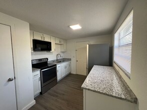 9321 Goldenrod Rd in Thonotosassa, FL - Building Photo - Building Photo