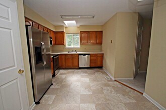 34 Ivy Grove Ct in Shelton, CT - Building Photo - Building Photo