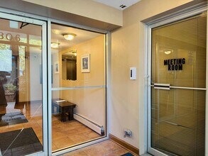 7320 N Rogers Ave in Chicago, IL - Building Photo - Building Photo