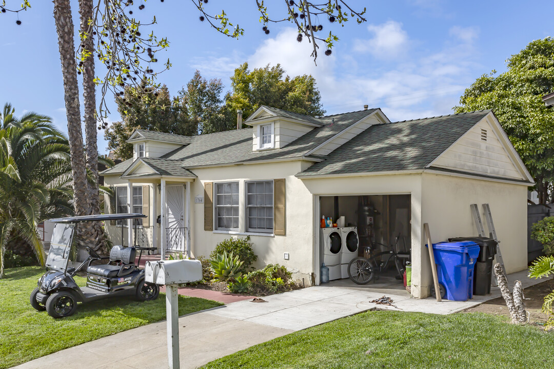 1764 Chalcedony St in San Diego, CA - Foto de edificio