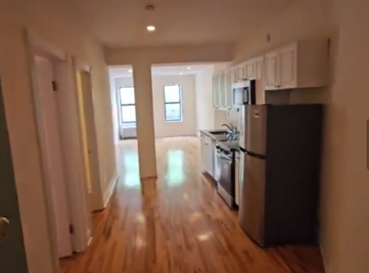 W. 183rd St in New York, NY - Building Photo