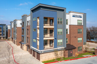 Lakeview Pointe Apartments in Garland, TX - Building Photo - Building Photo