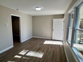 123 Wells St in Hendersonville, NC - Building Photo - Building Photo