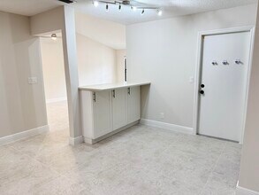 1065 Mulberry Pl in Wellington, FL - Building Photo - Building Photo