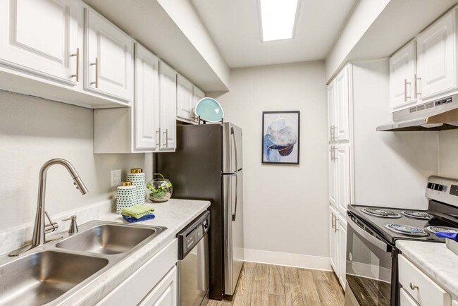 Skyline Apartments in Thornton, CO | ApartmentHomeLiving.com